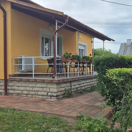 Bazsarozsa Apartmán Csopak