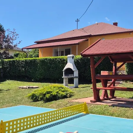 Bazsarozsa Apartmán *