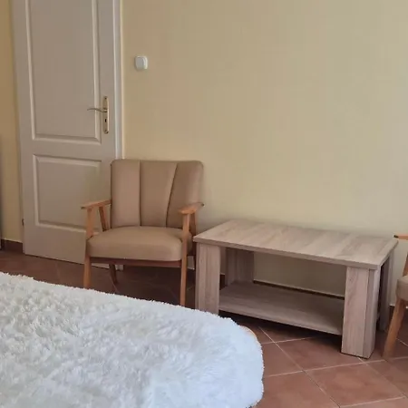 Bazsarozsa Apartmán *